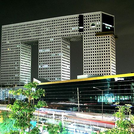 Iyarin @ Tuk Chang Hotel Bangkok Extérieur photo
