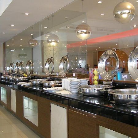 Iyarin @ Tuk Chang Hotel Bangkok Extérieur photo