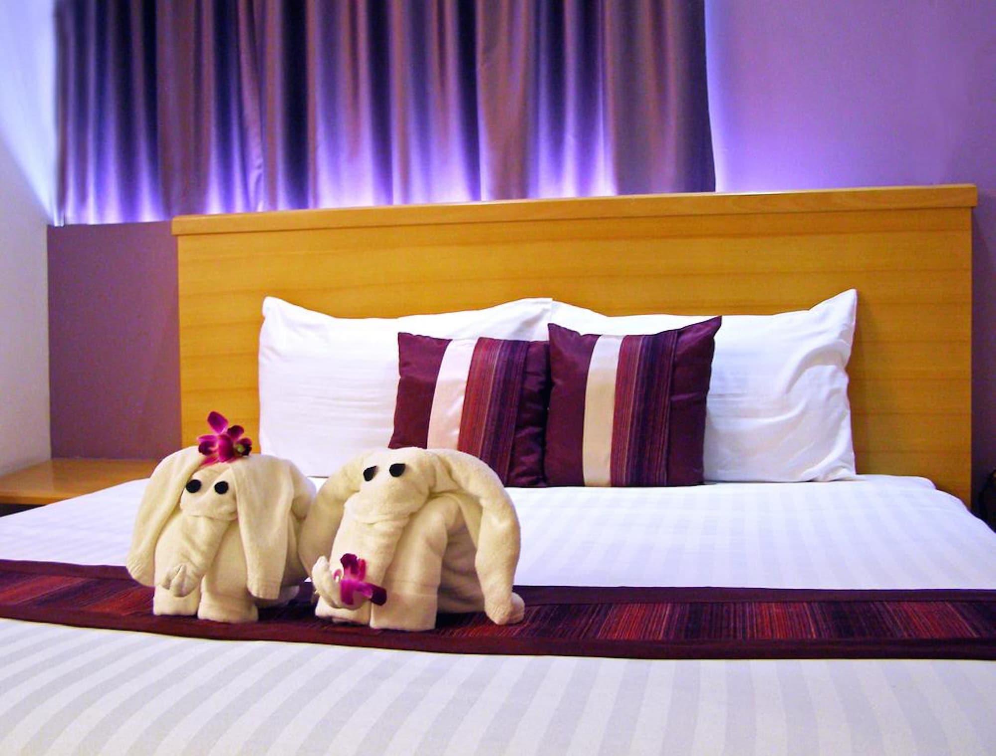Iyarin @ Tuk Chang Hotel Bangkok Extérieur photo
