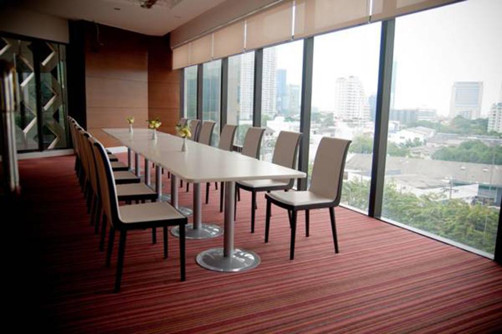 Iyarin @ Tuk Chang Hotel Bangkok Extérieur photo