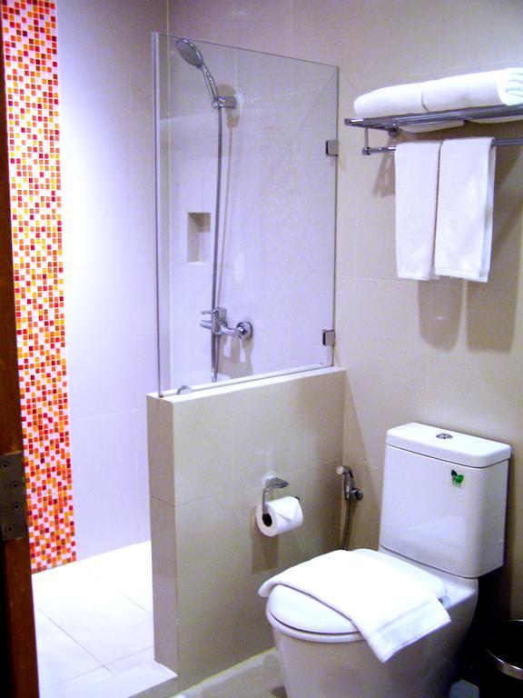 Iyarin @ Tuk Chang Hotel Bangkok Extérieur photo